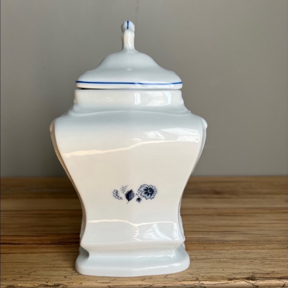 Delft Blue  Holland Hand Painted Lidded Canister - Picture 4 of 8